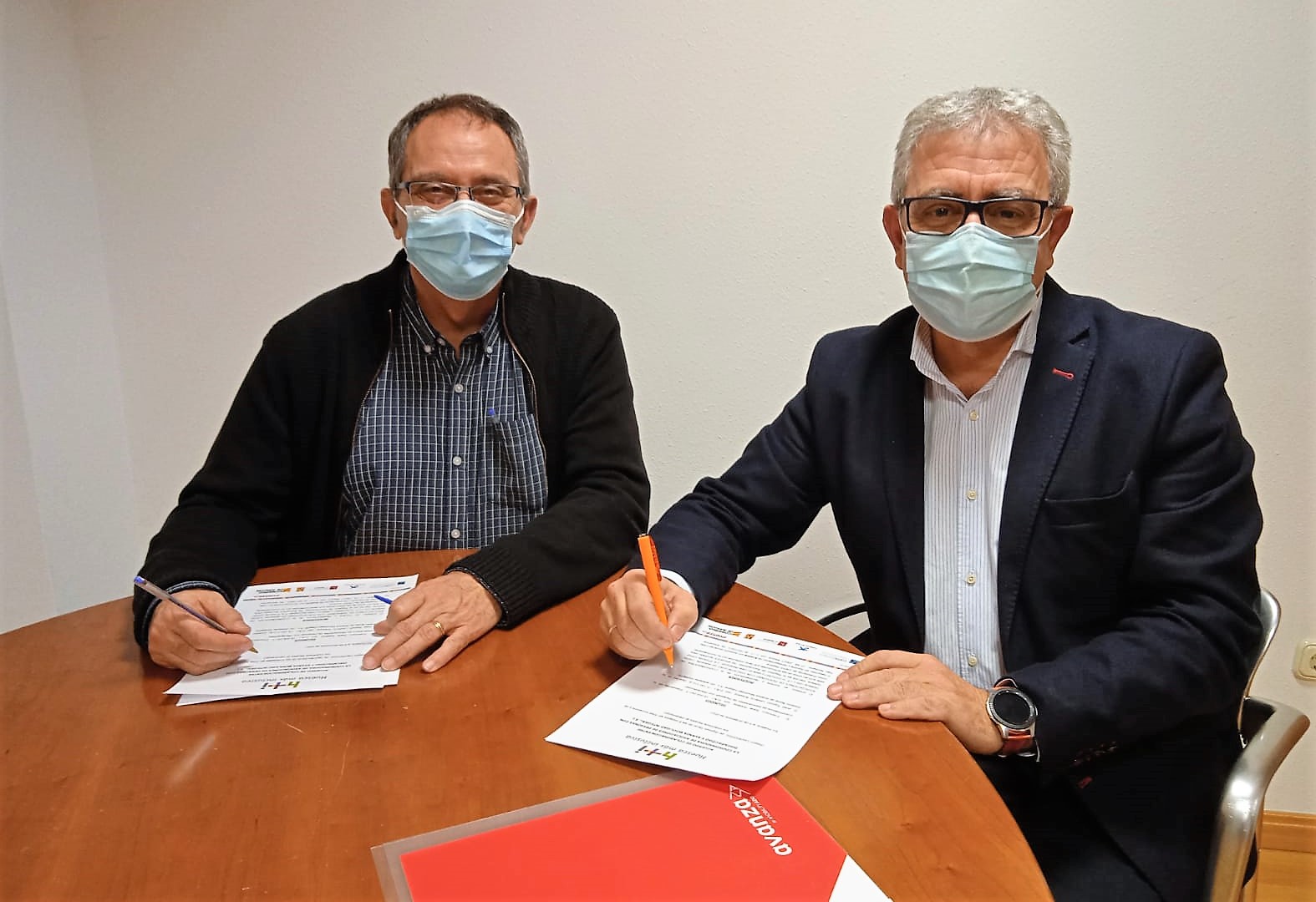 El jueves 9 de diciembre tuvo lugar la firma del acuerdo CADIS Huesca y Avanza, por parte de Francisco Ratia presidente de la Coordinadora y el director de División Norte de Avanza, José Ramón Lasierra.